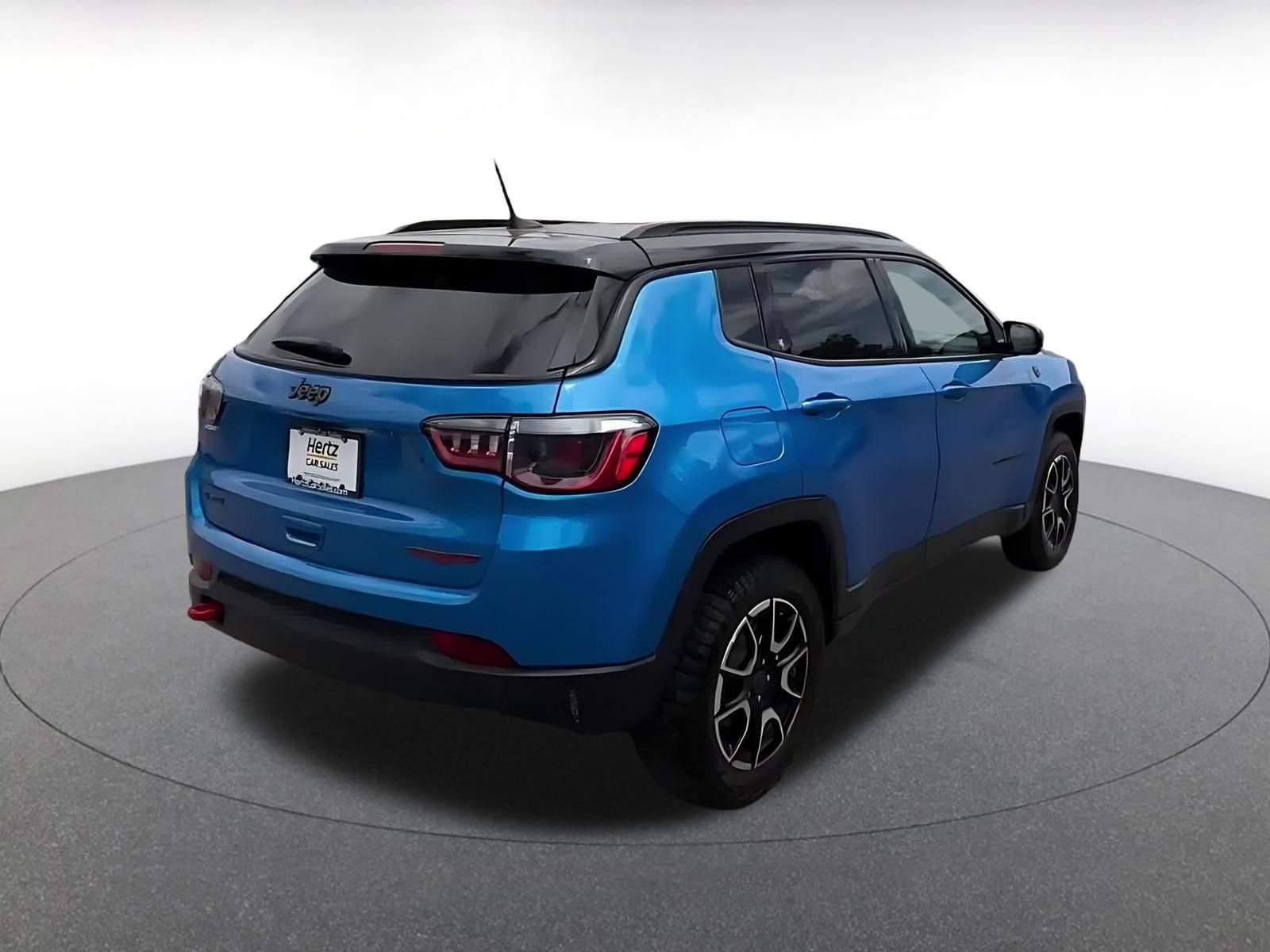 Used 2025 Jeep Compass Trailhawk AWD/4WD image 14