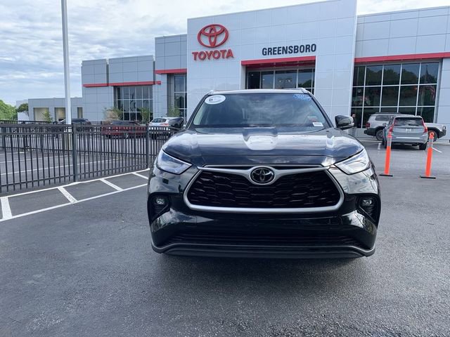 Used 2023 Toyota Highlander XLE image 3