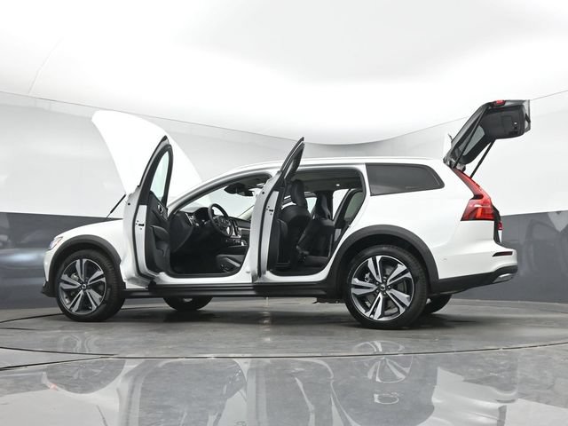 New 2026 Volvo V60 B5 Cross Country Plus w/ Climate Package AWD/4WD image 55