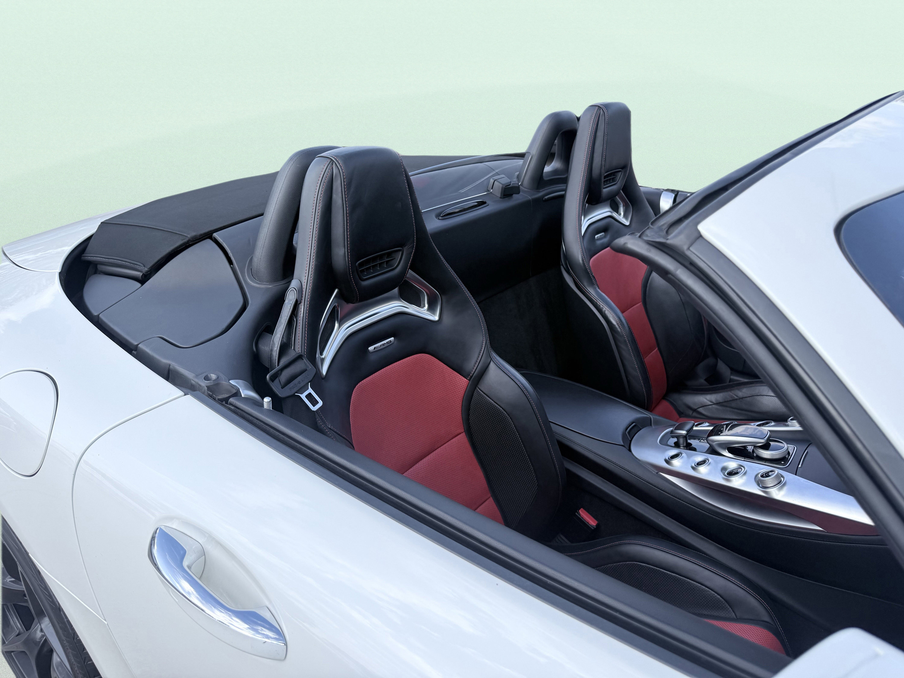 Used 2018 Mercedes-Benz AMG GT Roadster image 3