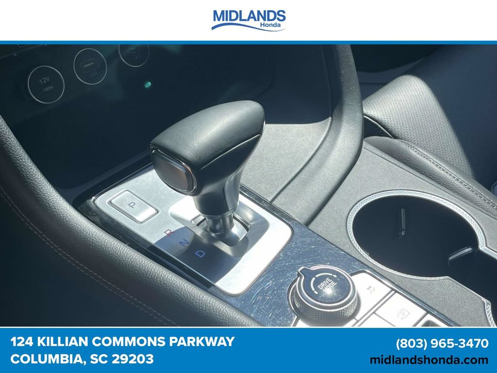 Used 2025 Genesis G70 2.5T RWD image 30