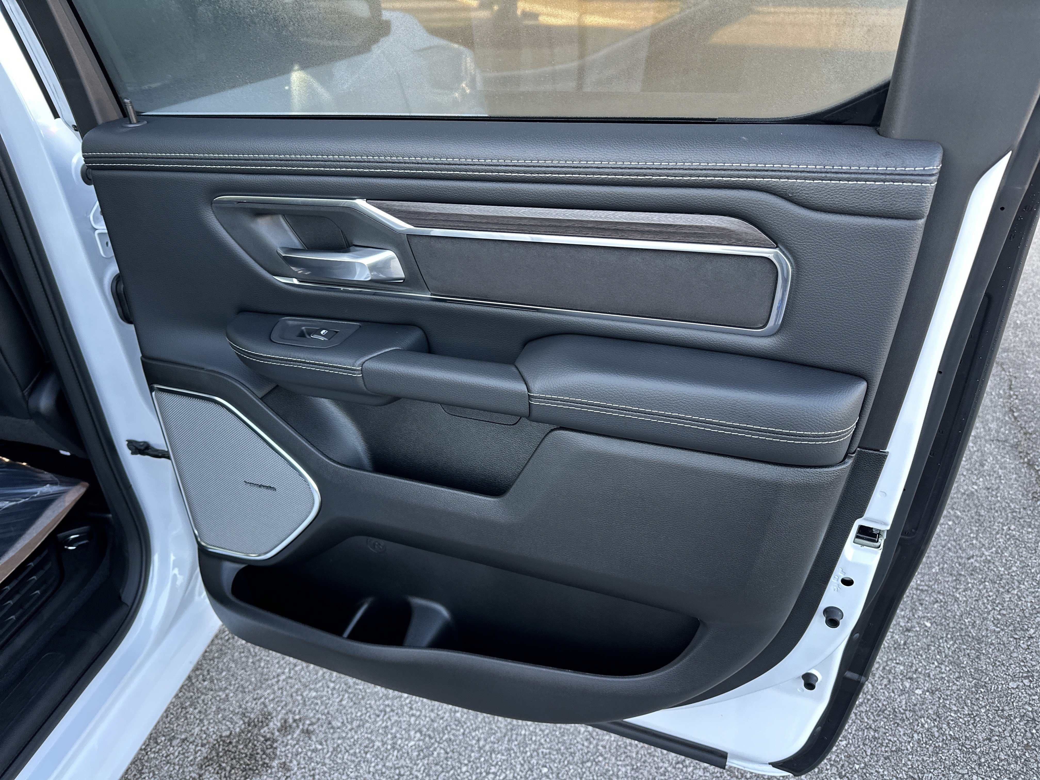 New 2026 RAM 1500 Laramie w/ Night Edition AWD/4WD image 17