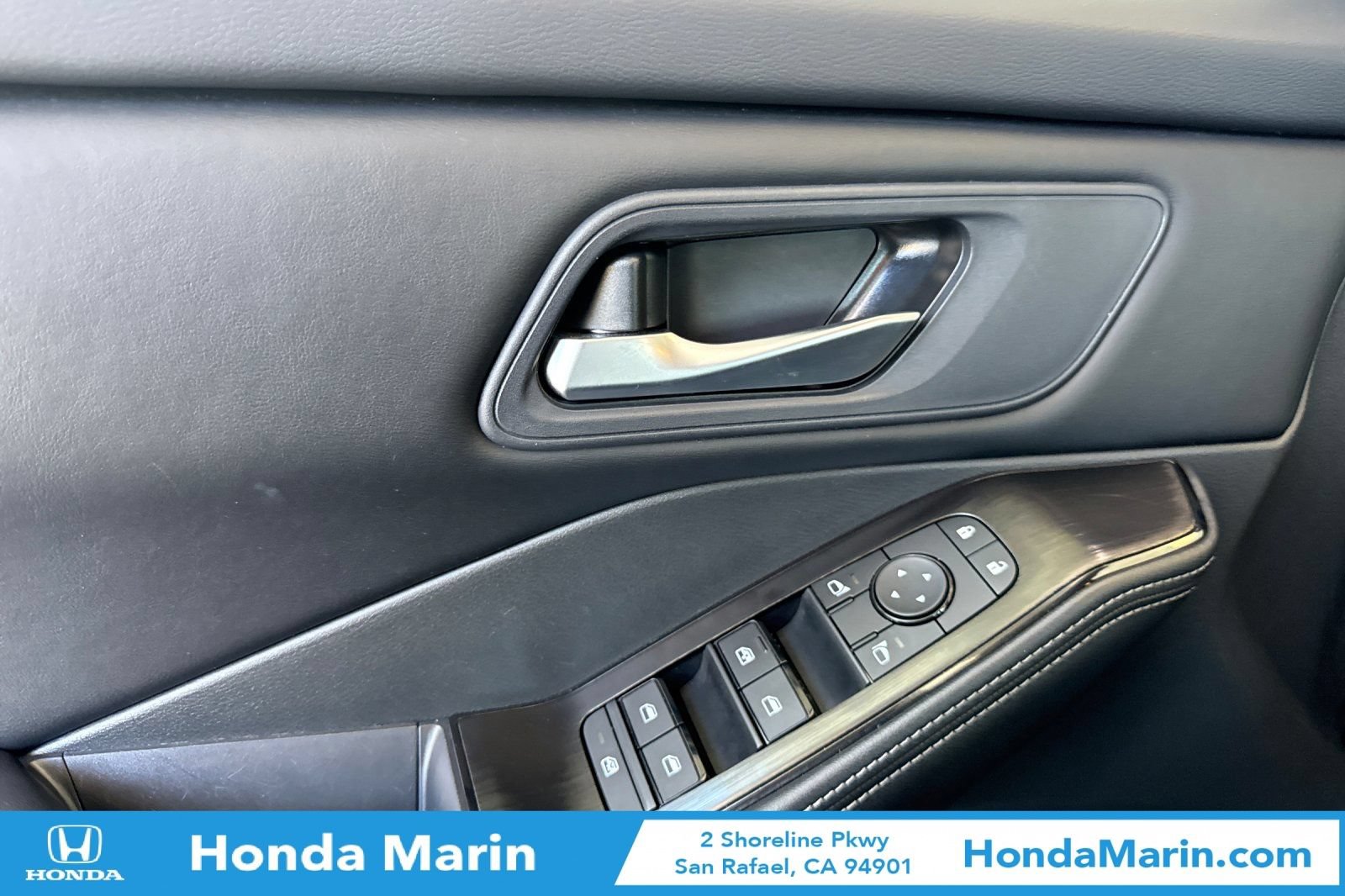 Used 2025 Nissan Rogue SV FWD image 13