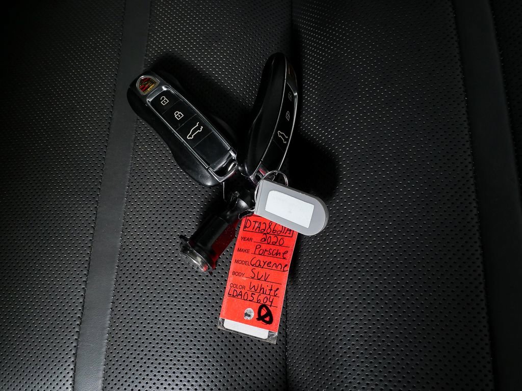 Used 2020 Porsche Cayenne image 27