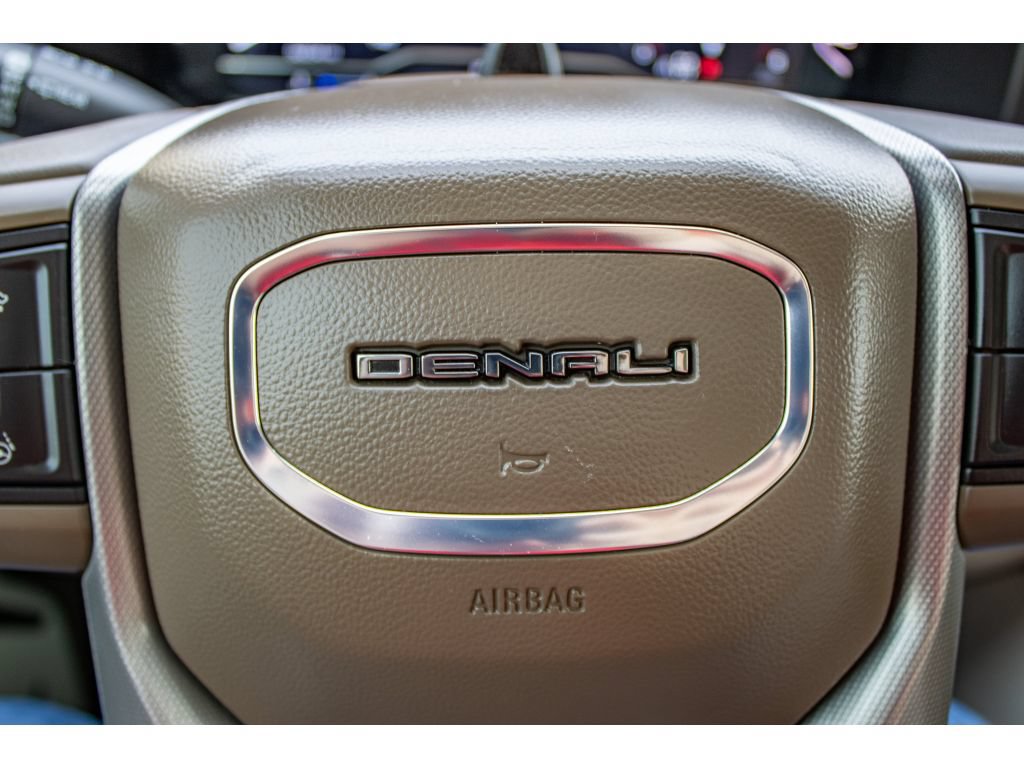 Used 2024 GMC Yukon Denali w/ Advanced Technology Package AWD/4WD image 41