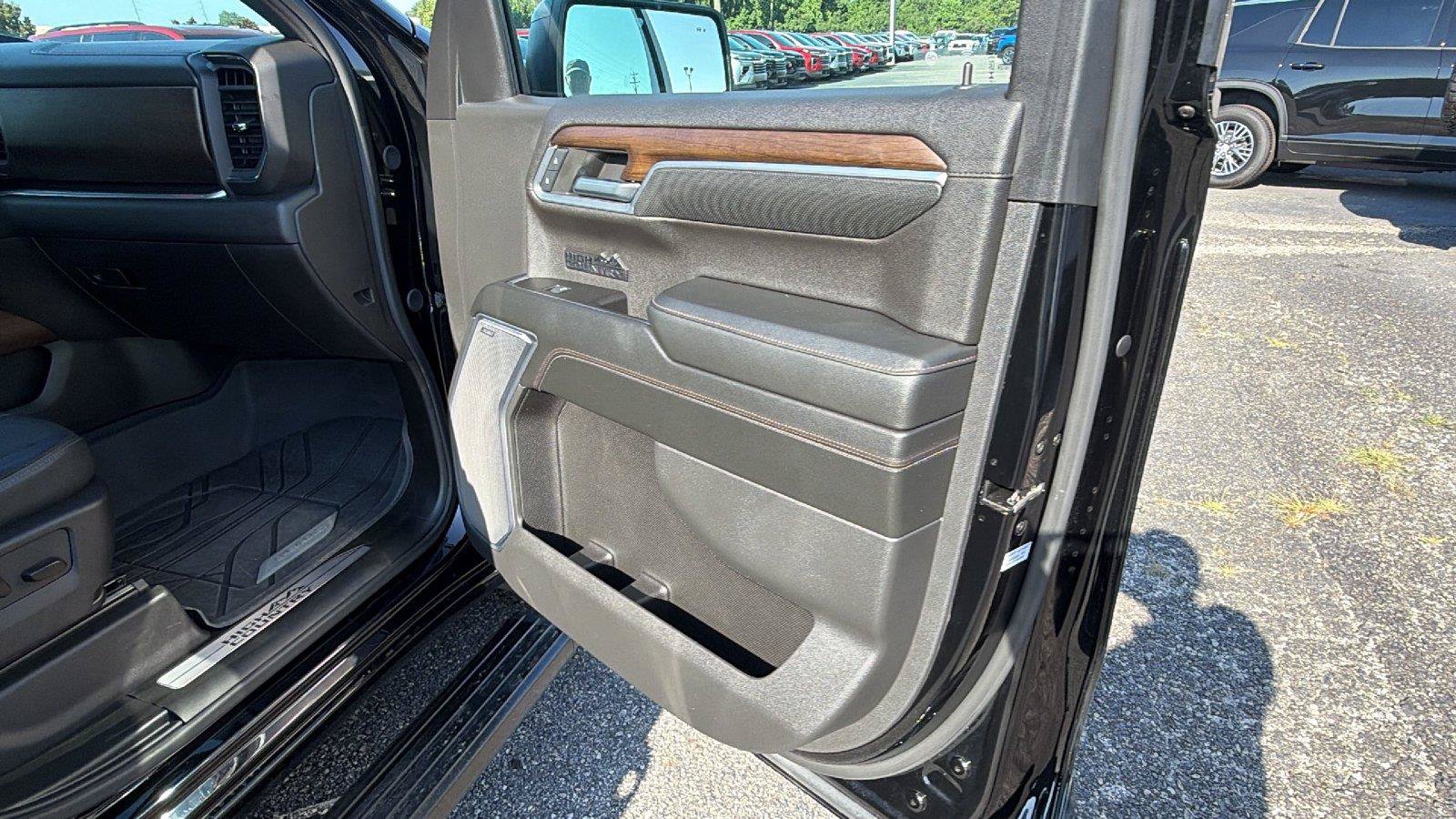Used 2024 Chevrolet Silverado 1500 High Country w/ Midnight Edition AWD/4WD image 19