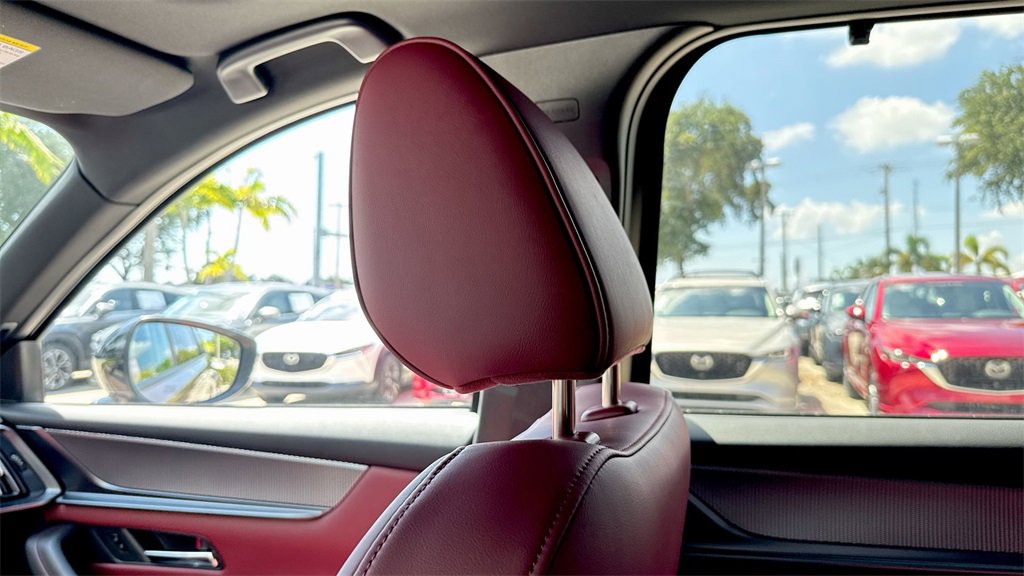 New 2025 MAZDA CX-70 Plug-In Hybrid w/ Premium Plus image 17