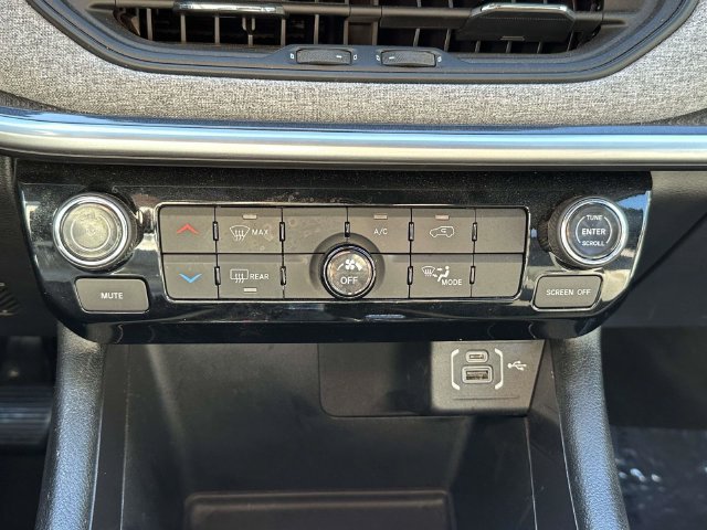 Used 2023 Jeep Compass Latitude w/ Sun and Sound Group AWD/4WD image 39