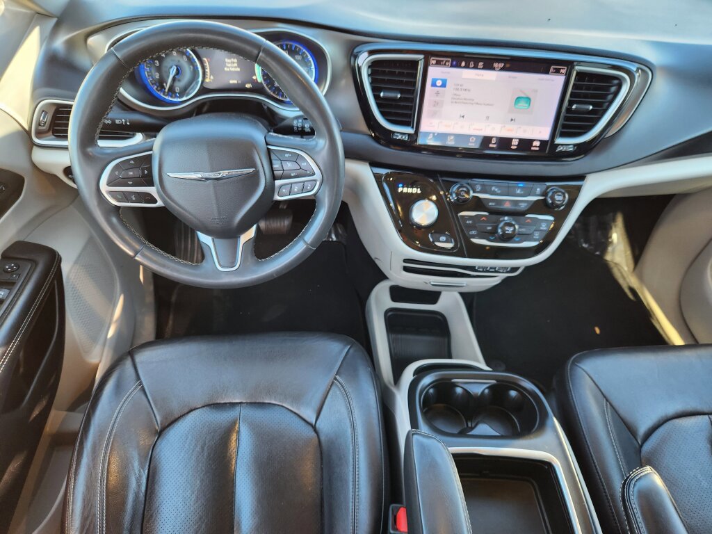 Used 2022 Chrysler Pacifica Touring-L image 11