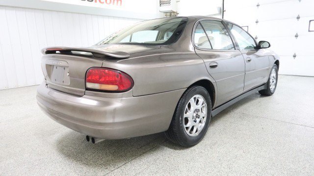 Used 2002 Oldsmobile Intrigue GL w/ Sun & Sound Pkg FWD image 6