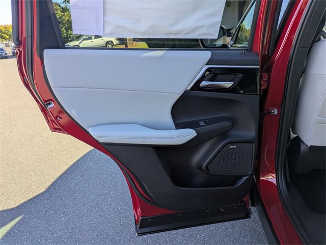 New 2025 Mitsubishi Outlander SE image 25