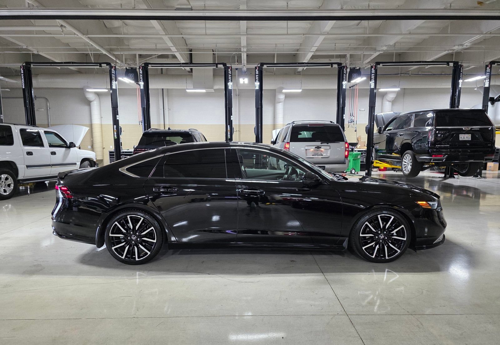 Used 2024 Honda Accord Touring image 8