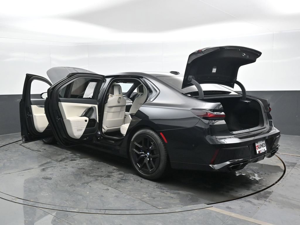 Used 2023 BMW 760i xDrive w/ Executive Package AWD/4WD image 54
