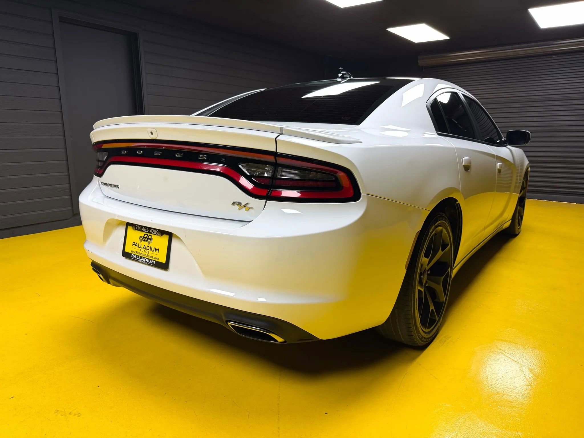 Used 2016 Dodge Charger R/T w/ Navigation & Travel Group RWD image 6