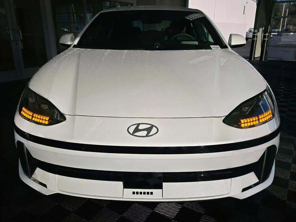 New 2025 Hyundai Ioniq 6 SEL image 9