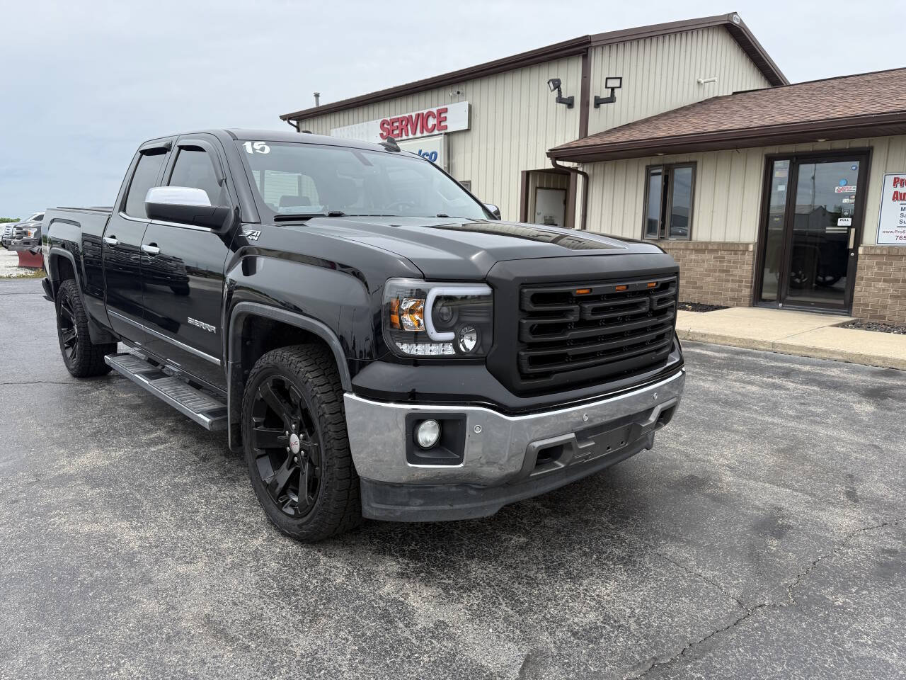 Used 2015 GMC Sierra 1500 SLT w/ SLT Preferred Package AWD/4WD image 2
