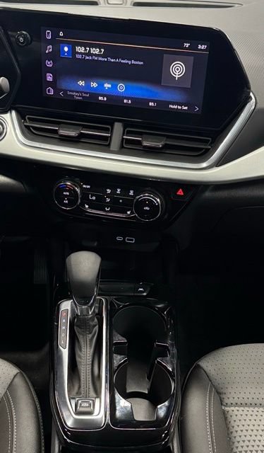 Used 2024 Chevrolet Trax LT w/ LT Convenience Package FWD image 17