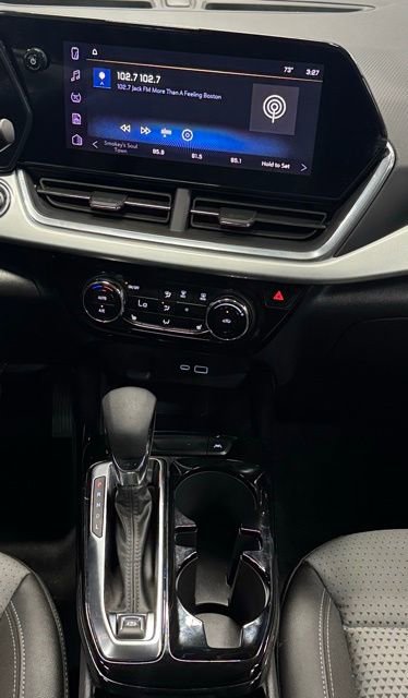 Used 2024 Chevrolet Trax LT w/ LT Convenience Package image 17