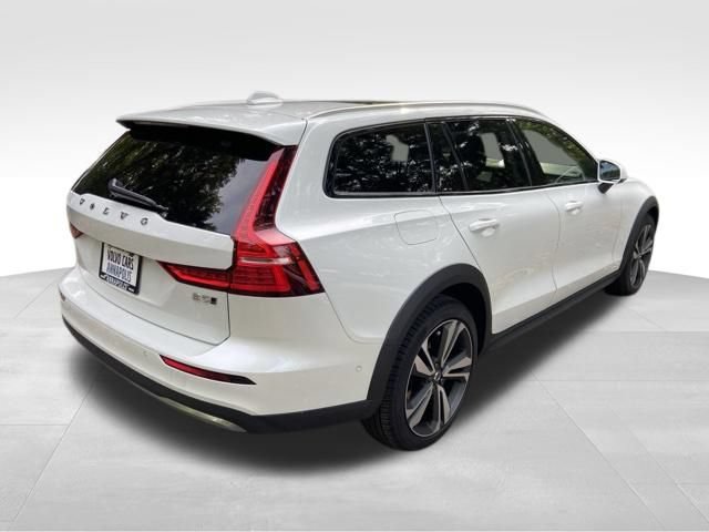 New 2026 Volvo V60 B5 Cross Country Plus w/ Climate Package AWD/4WD image 7