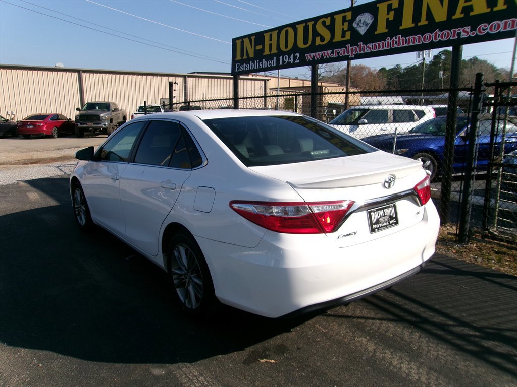 Used 2017 Toyota Camry SE image 12