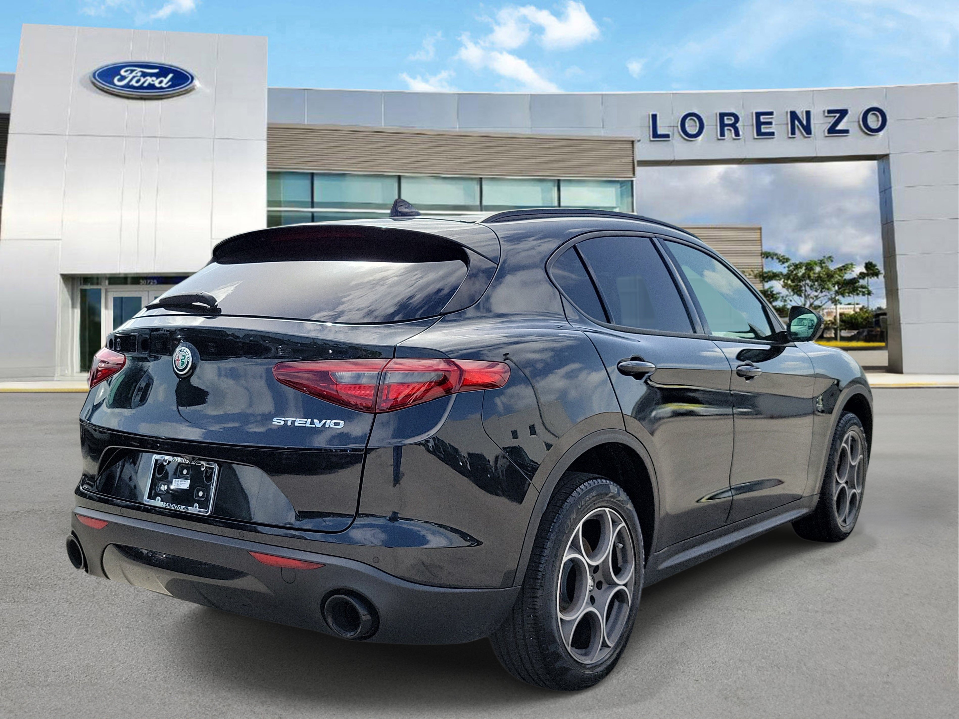 Used 2023 Alfa Romeo Stelvio Sprint RWD image 5