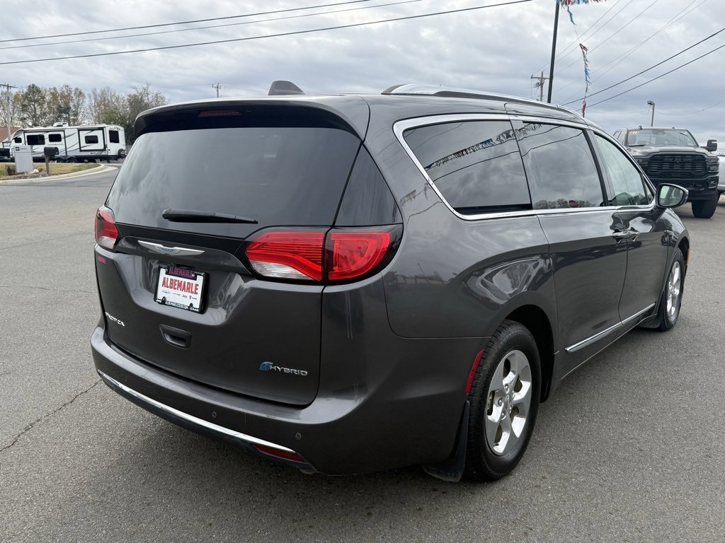 Used 2018 Chrysler Pacifica Limited image 3