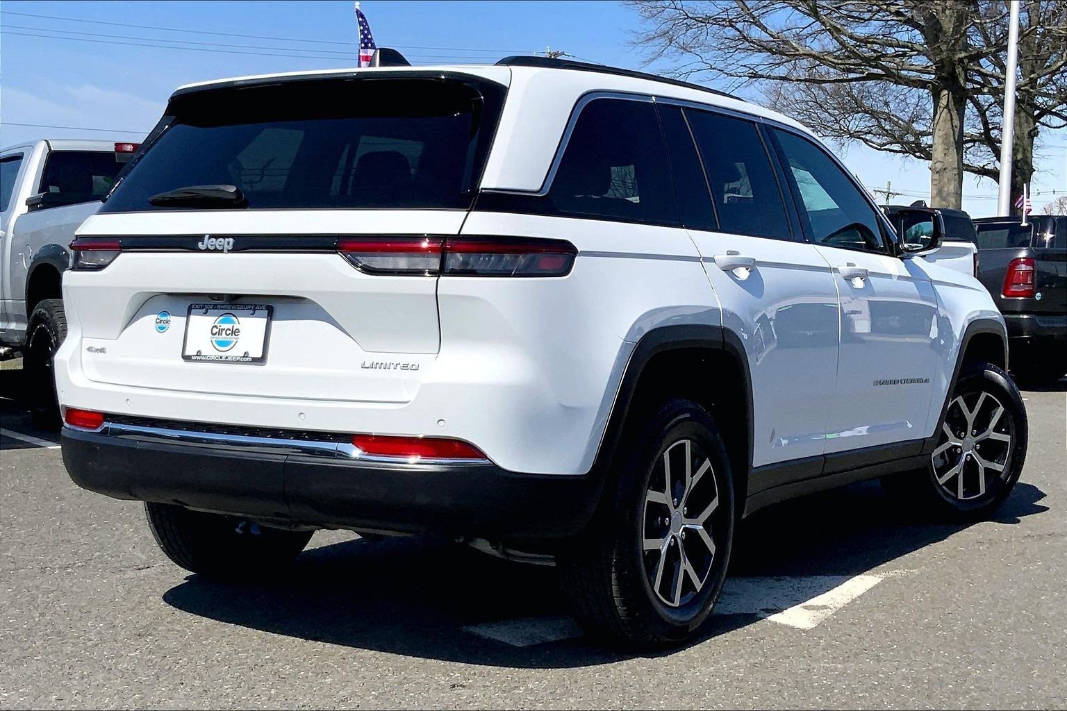 Used 2024 Jeep Grand Cherokee Limited AWD/4WD image 12