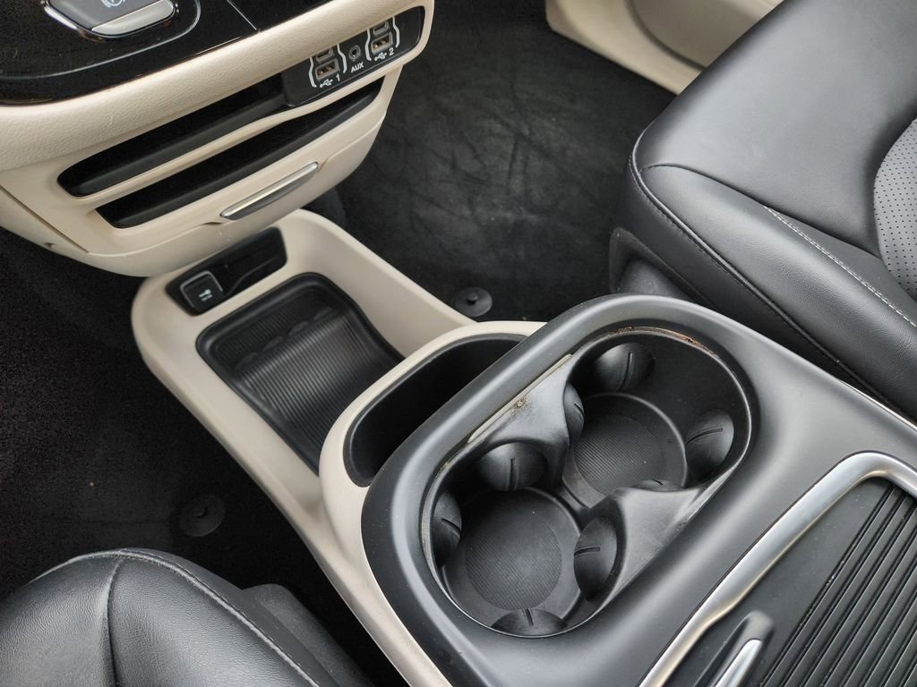 Used 2024 Chrysler Pacifica Touring-L image 20