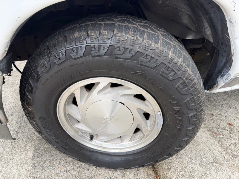 Used 2002 Ford E-150 and Econoline 150 image 36