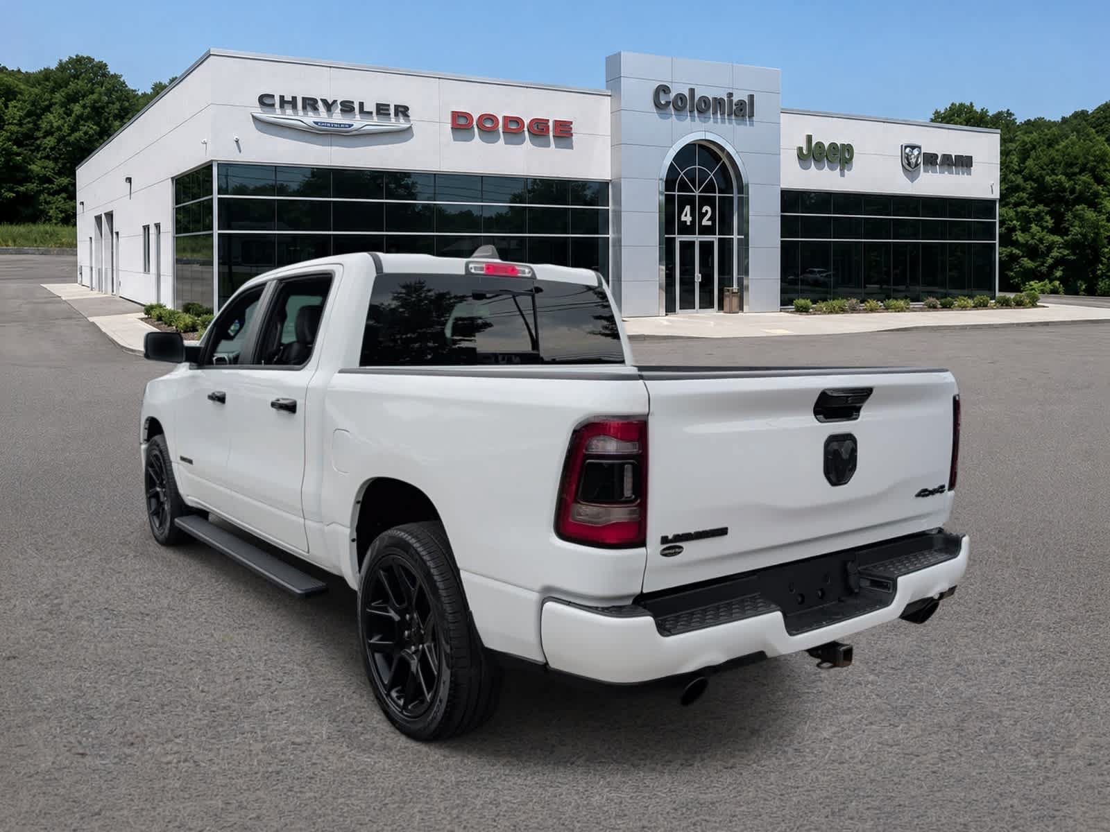 Used 2024 RAM 1500 Laramie AWD/4WD image 4