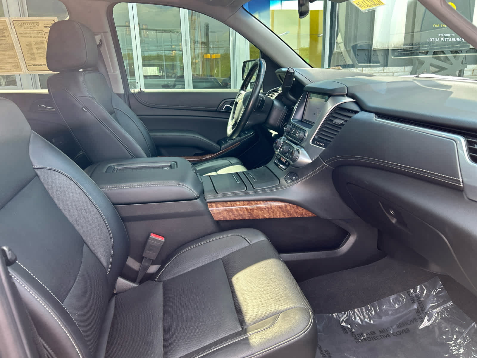 Used 2019 Chevrolet Suburban Premier AWD/4WD image 38