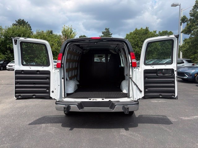 Used 2025 Chevrolet Express 2500 w/ Driver Convenience Package RWD image 8