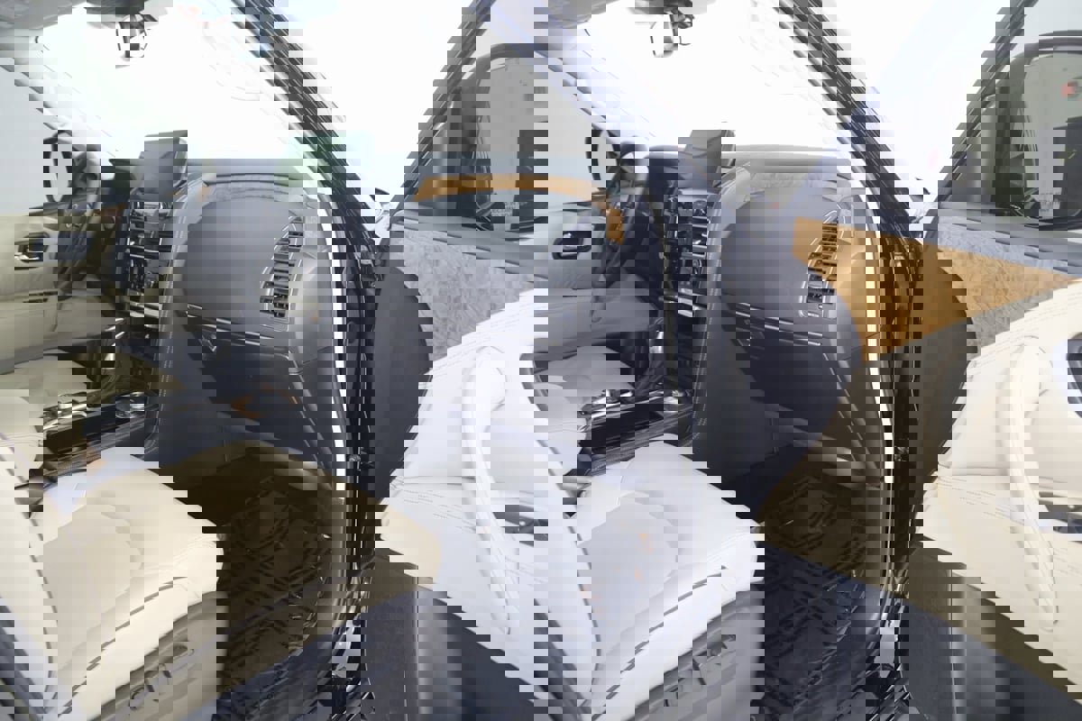 Used 2024 Nissan Armada SL w/ Captain's Chairs Package image 45