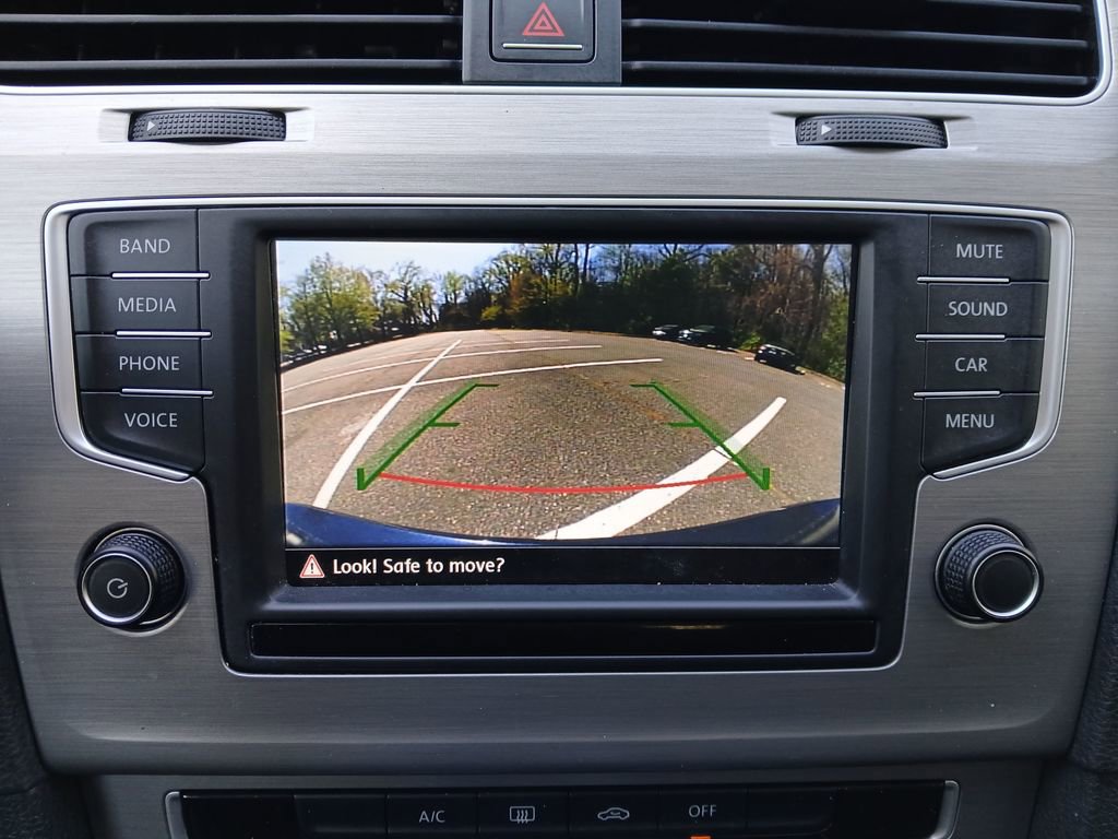 Used 2016 Volkswagen Golf S image 29