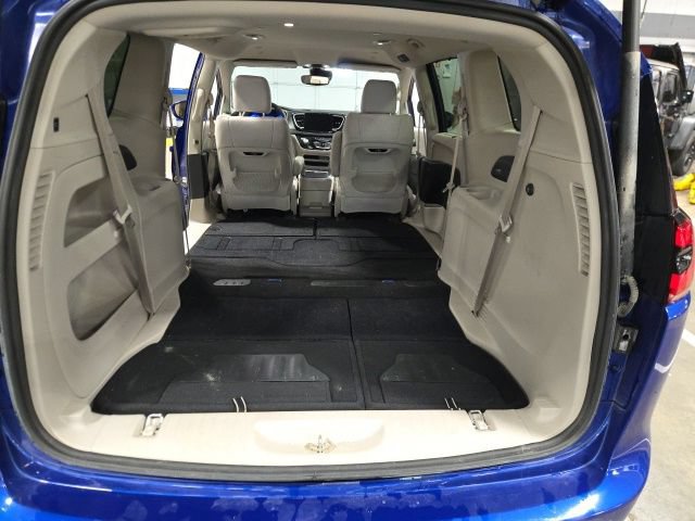 Used 2021 Chrysler Pacifica Touring-L w/ Premium & Safety Sphere Group AWD/4WD image 11