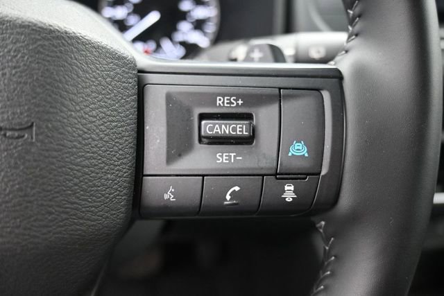 Used 2025 Nissan Rogue SV AWD/4WD image 30