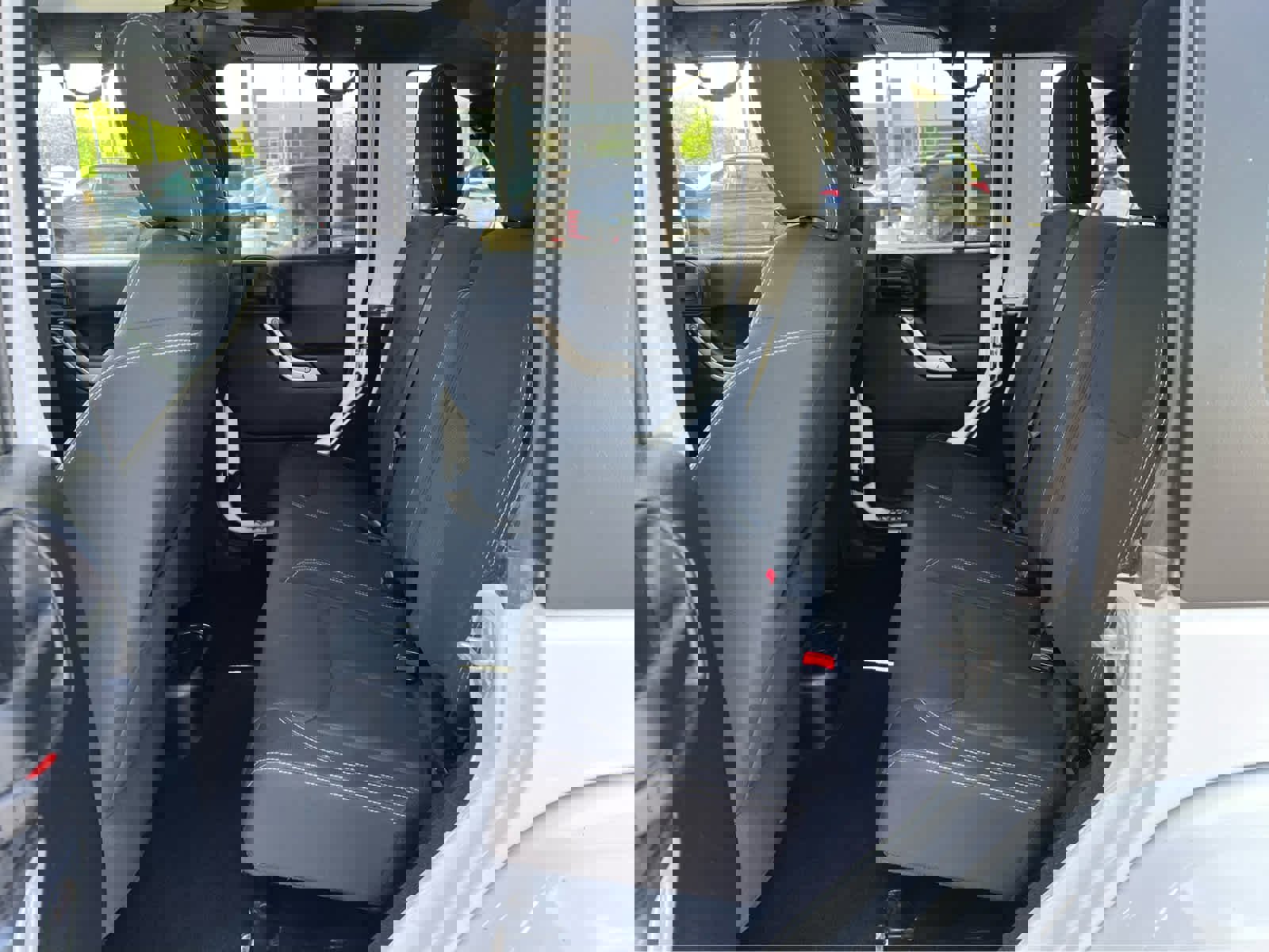 Used 2016 Jeep Wrangler Unlimited Sahara w/ Connectivity Group image 26