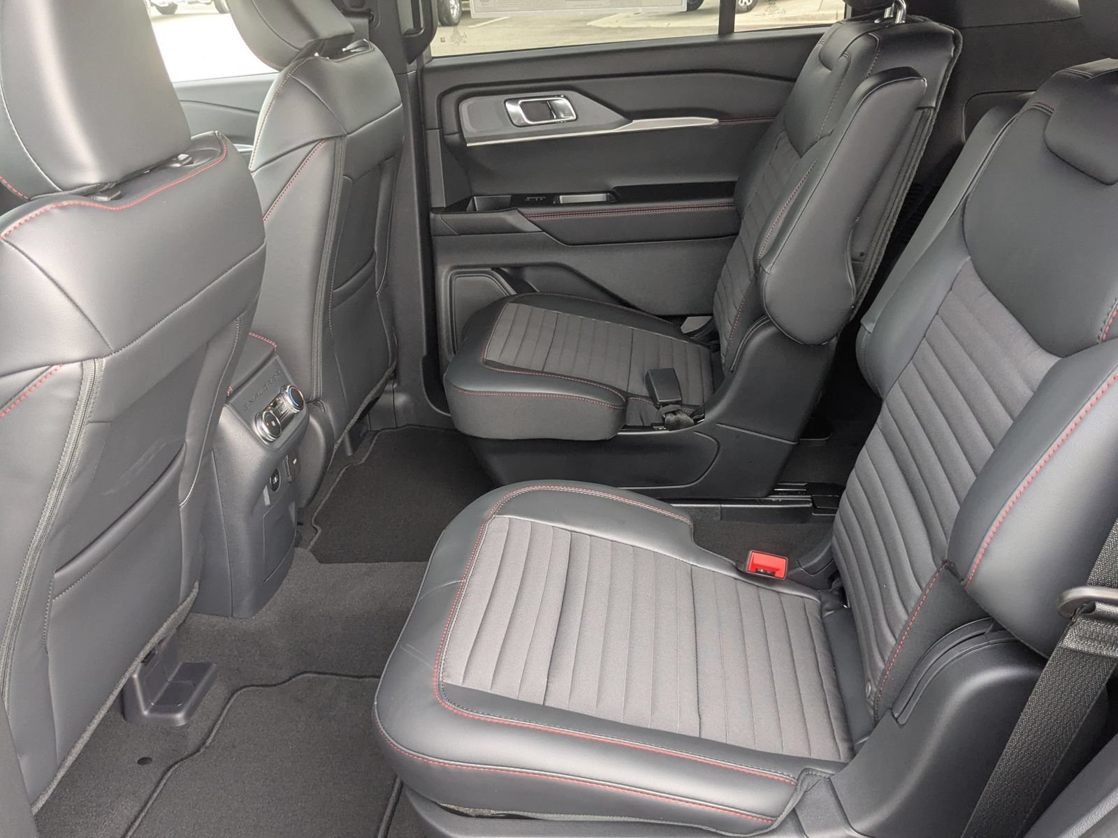 New 2026 Ford Explorer ST-Line AWD/4WD image 30
