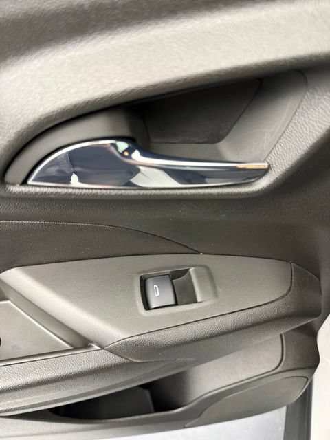Used 2024 Chevrolet Trax RS FWD image 56