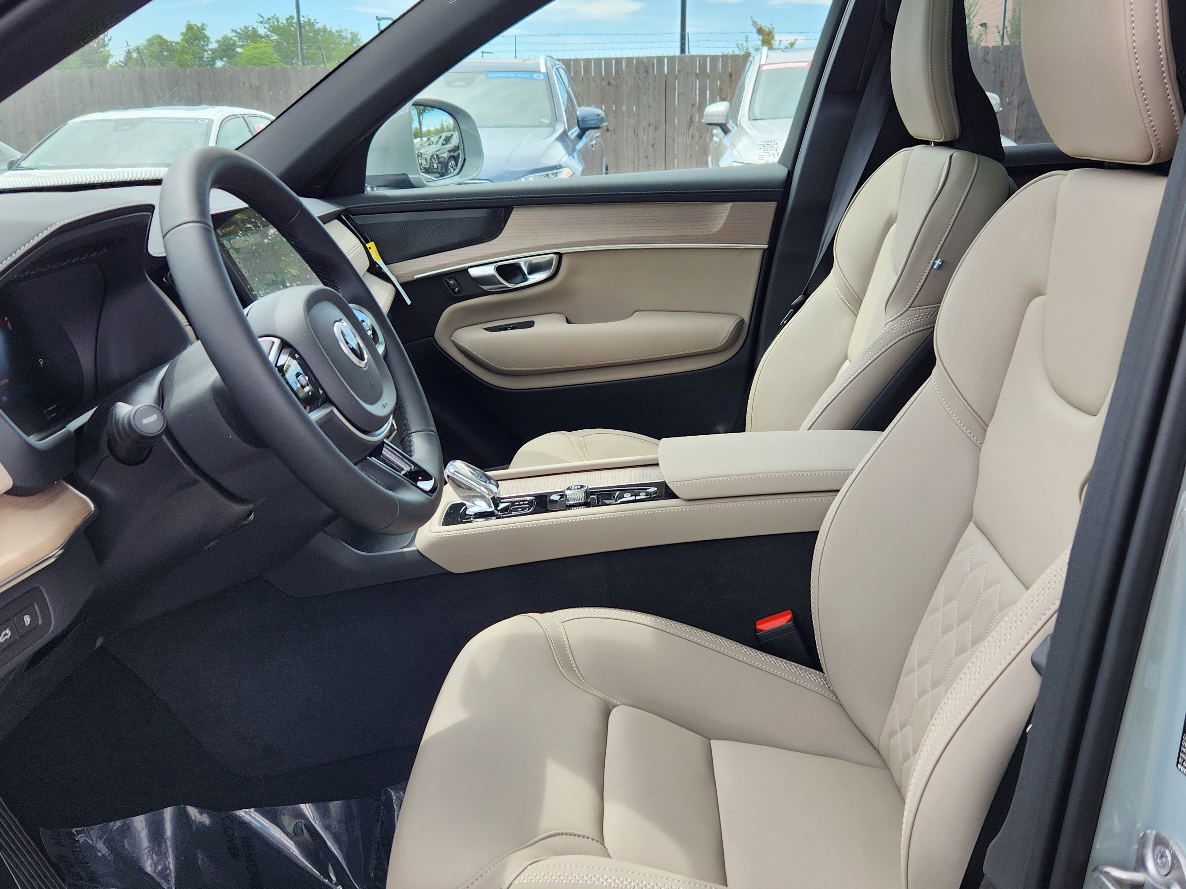 New 2026 Volvo XC90 T8 Plus image 7