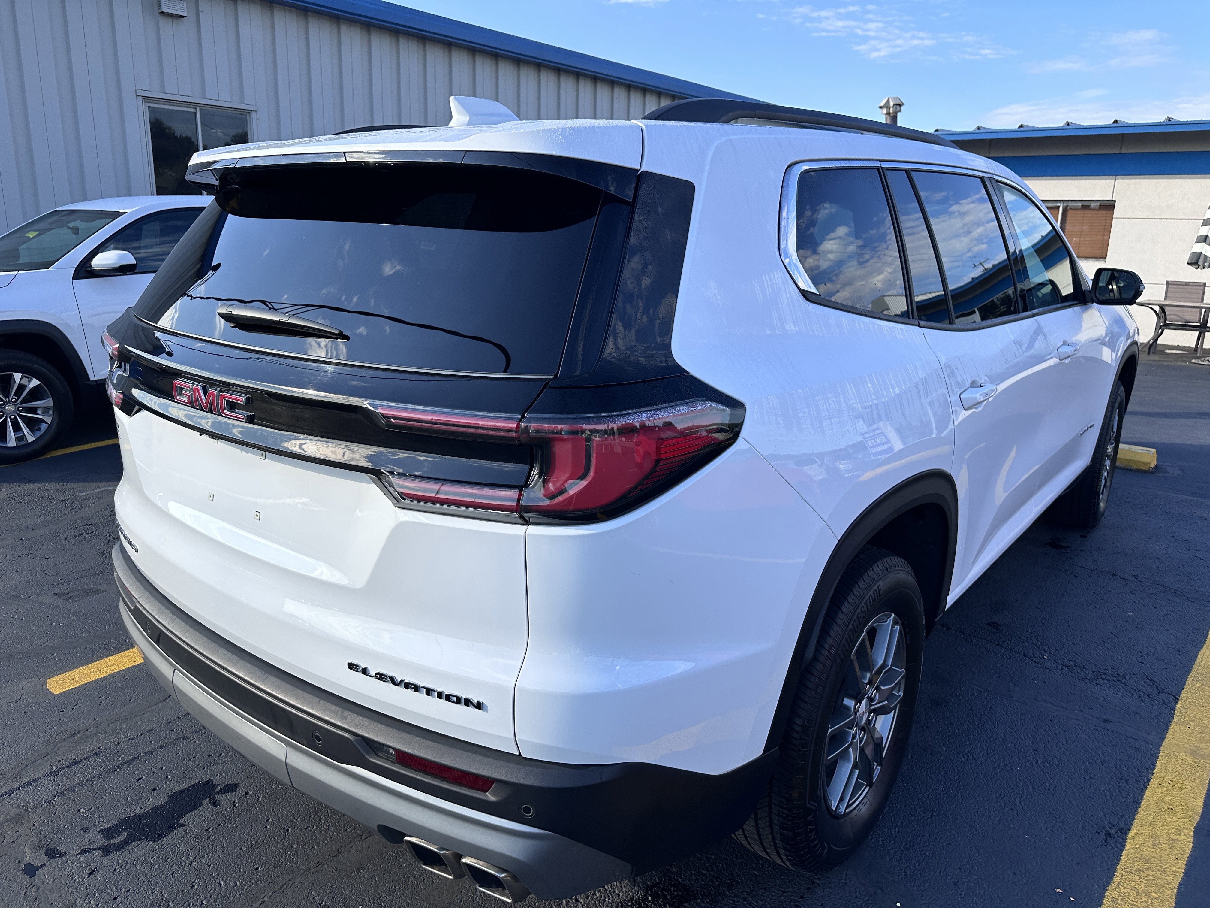 Used 2025 GMC Acadia Elevation image 3