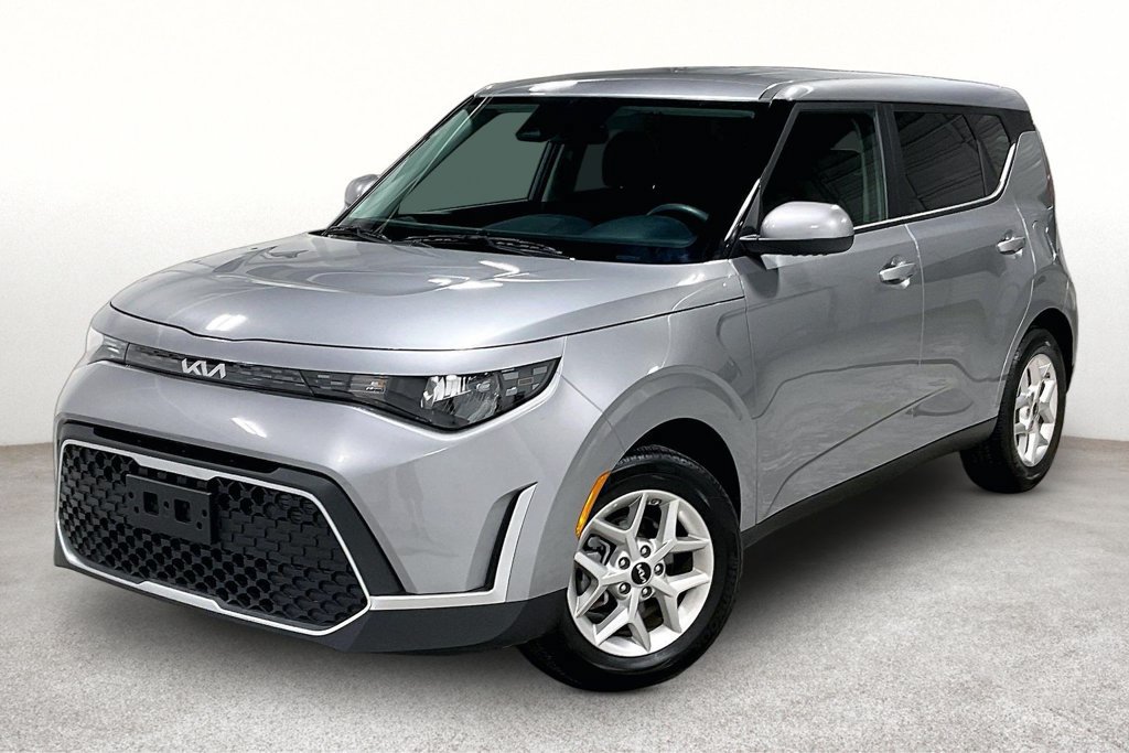 Used 2025 Kia Soul LX w/ LX Technology Package FWD image 14