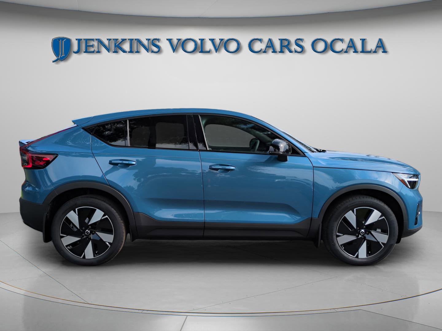 Used 2024 Volvo C40 Recharge Core w/ Climate Package image 9