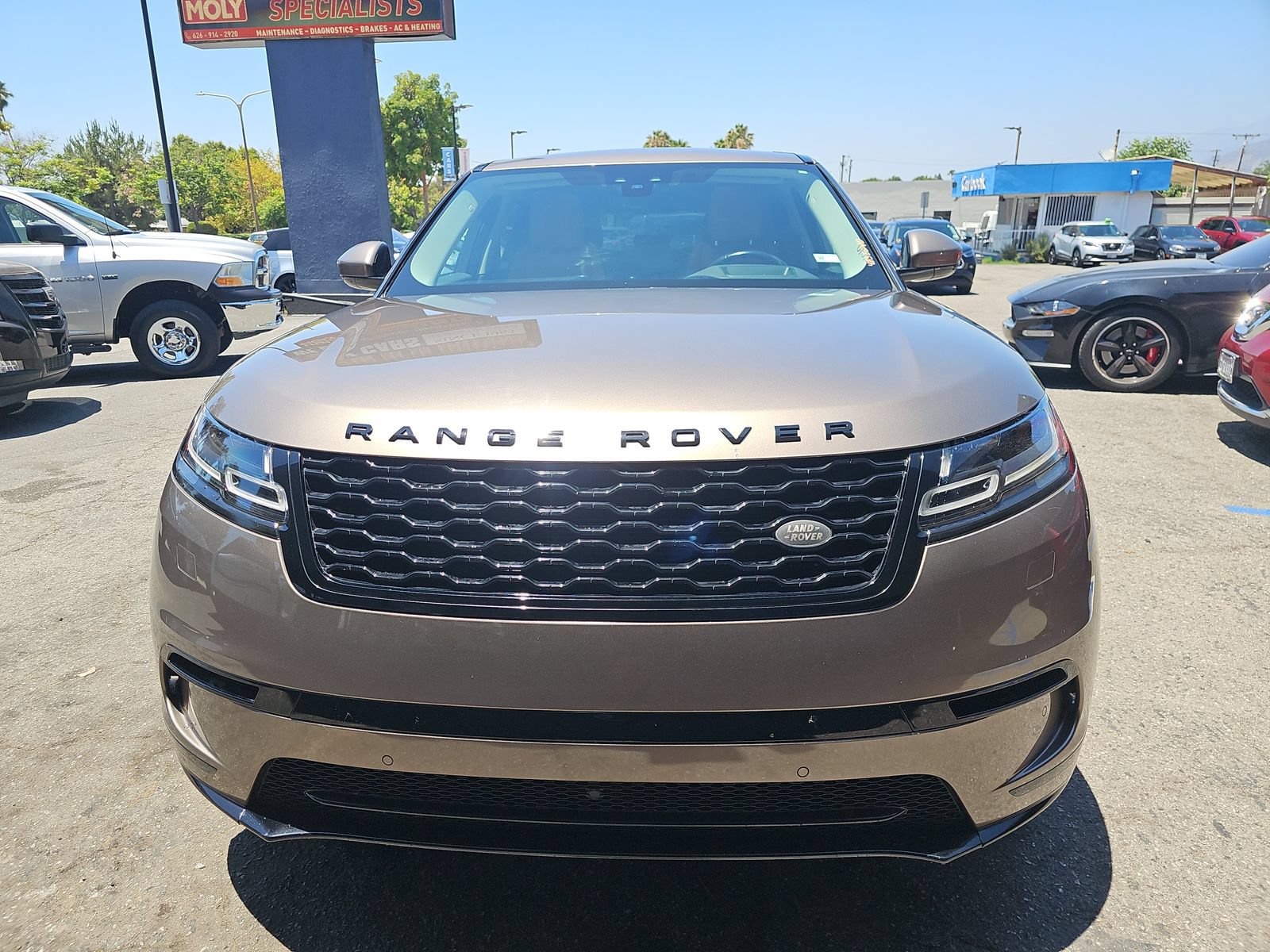 Used 2018 Land Rover Range Rover Velar R-Dynamic SE AWD/4WD image 2