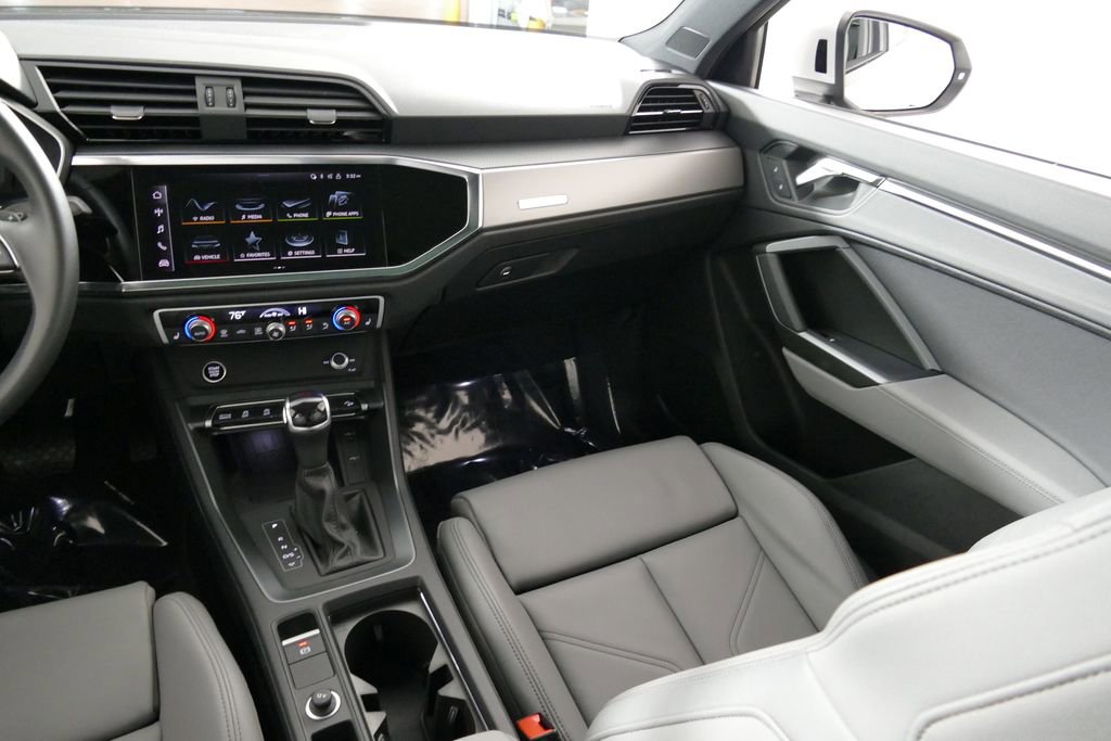 Used 2025 Audi Q3 2.0T Premium image 8