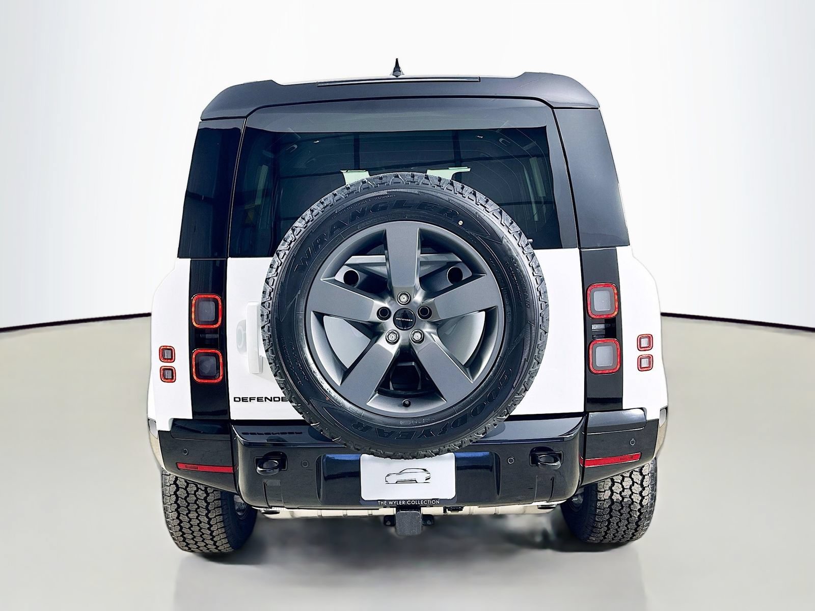 Used 2026 Land Rover Defender 110 X-Dynamic SE AWD/4WD image 6