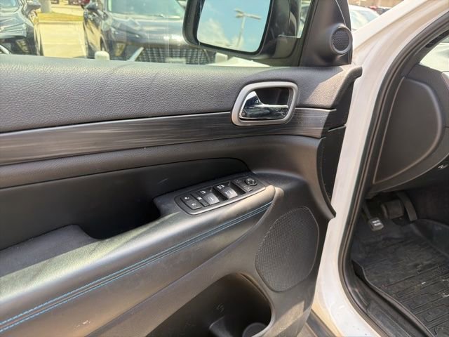 Used 2019 Jeep Grand Cherokee Laredo AWD/4WD image 16