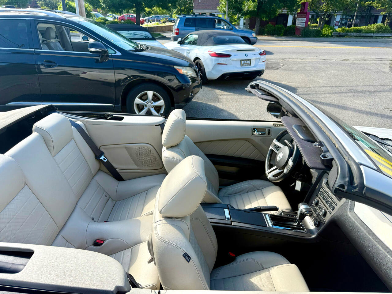 Used 2010 Ford Mustang Convertible image 28