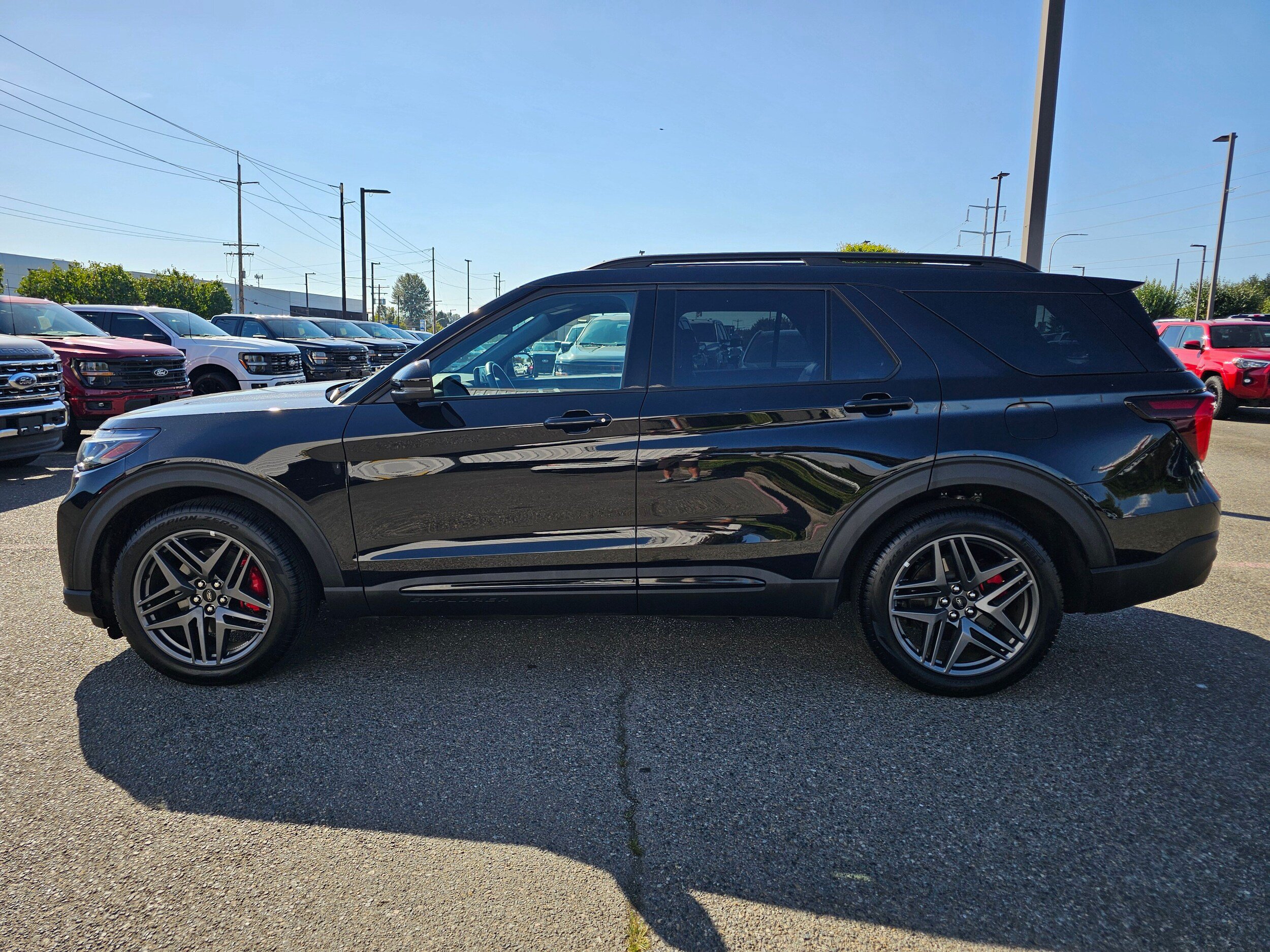 Used 2025 Ford Explorer ST w/ Sun And Sound Package AWD/4WD image 8