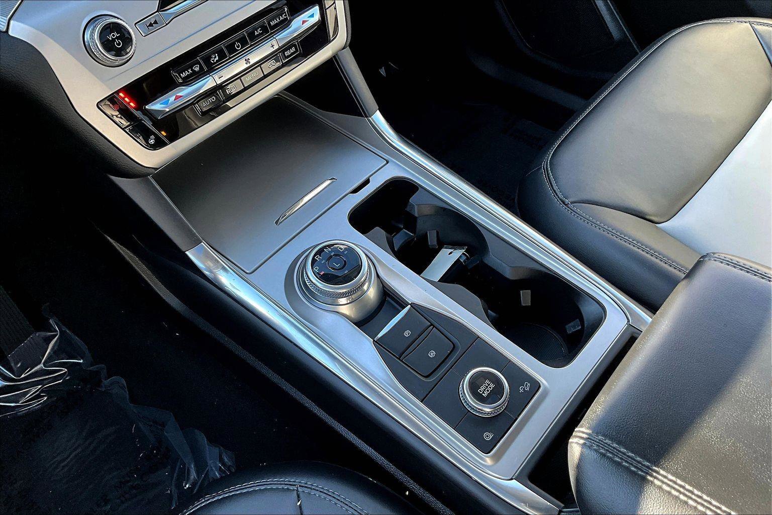 Used 2022 Ford Explorer XLT w/ Equipment Group 202A image 12